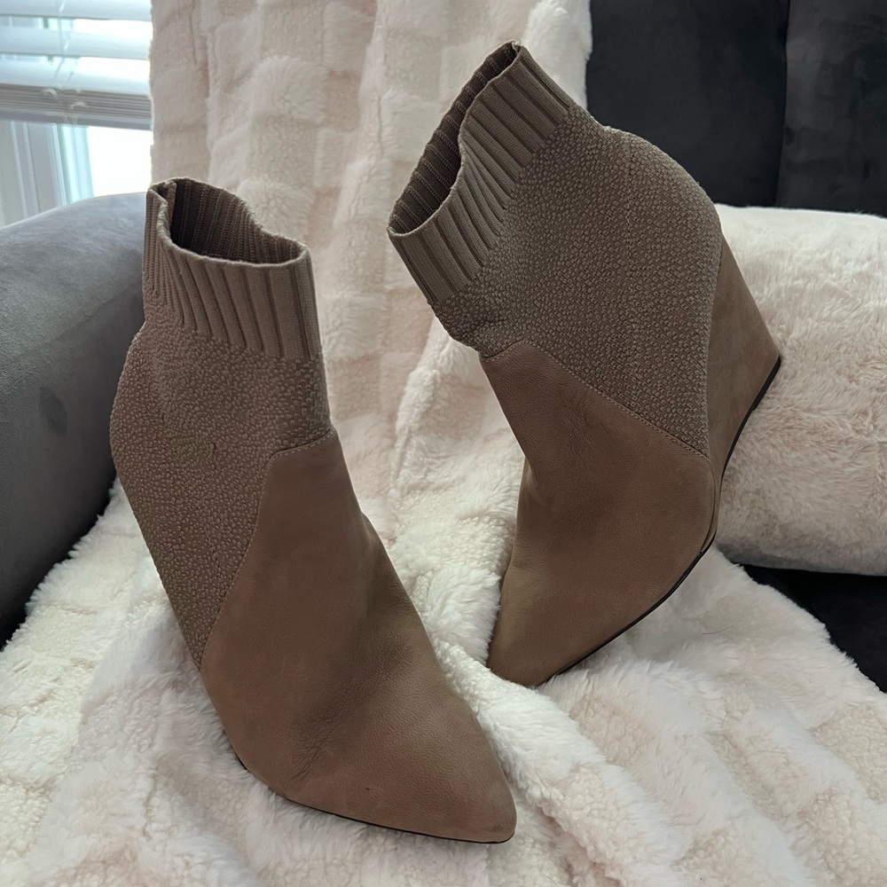 CECELIA NEW YORK Taupe Ankle Booties